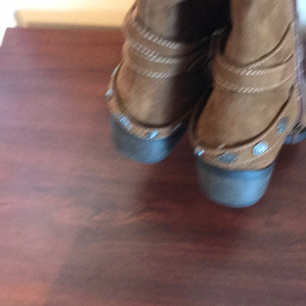 Boots - Picture 6 of 6